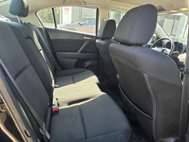 2012 Mazda MAZDA3 i Touring 4-Door