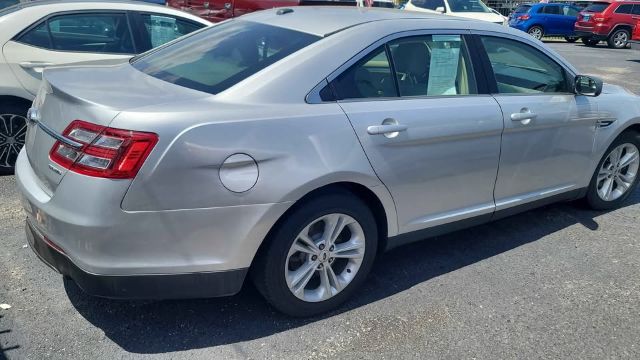 2016 Ford Taurus SE FWD