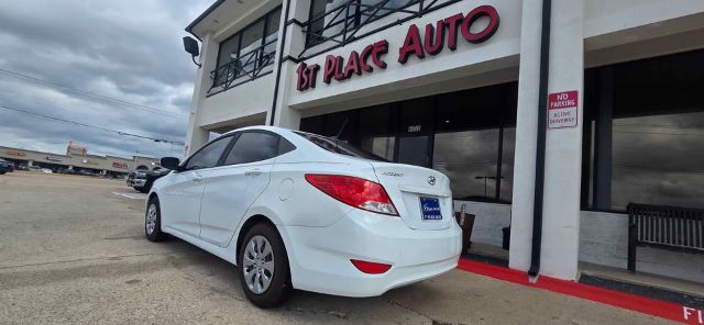 2017 Hyundai Accent SE 4-Door 6A