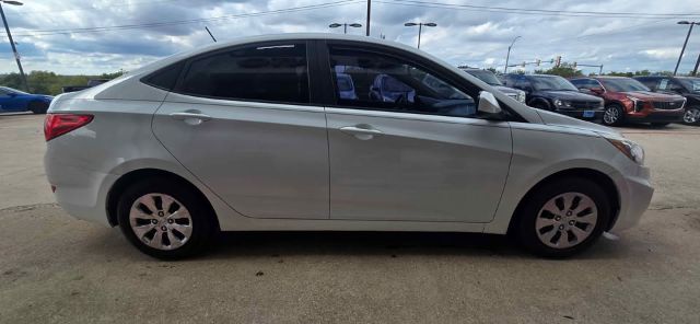 2017 Hyundai Accent SE 4-Door 6A